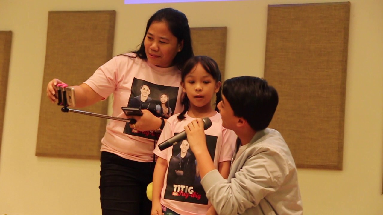 Edward Barber Sings 