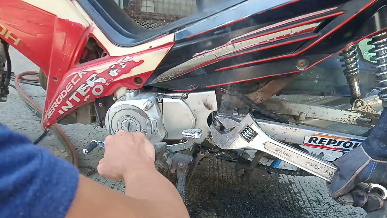 stuck up swing arm.. replace rebber bushing( joemzkie Vlog)