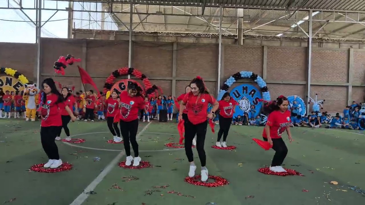 Baile de Presentación con Padres y Docentes – Equipo Rojo - 