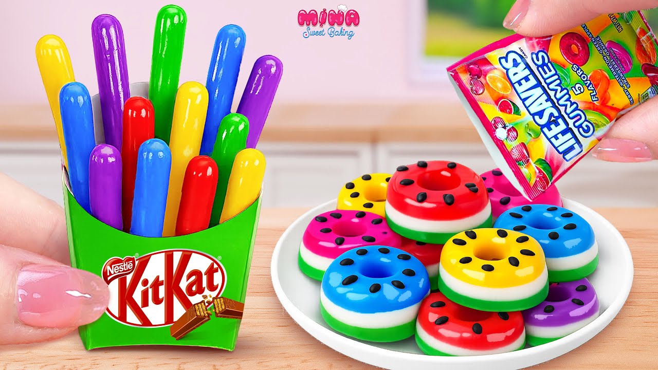 🍩Желе в виде радужного пончика против арбузного торта KitKat🍉Идеальная битва миниатюрных тортов |...