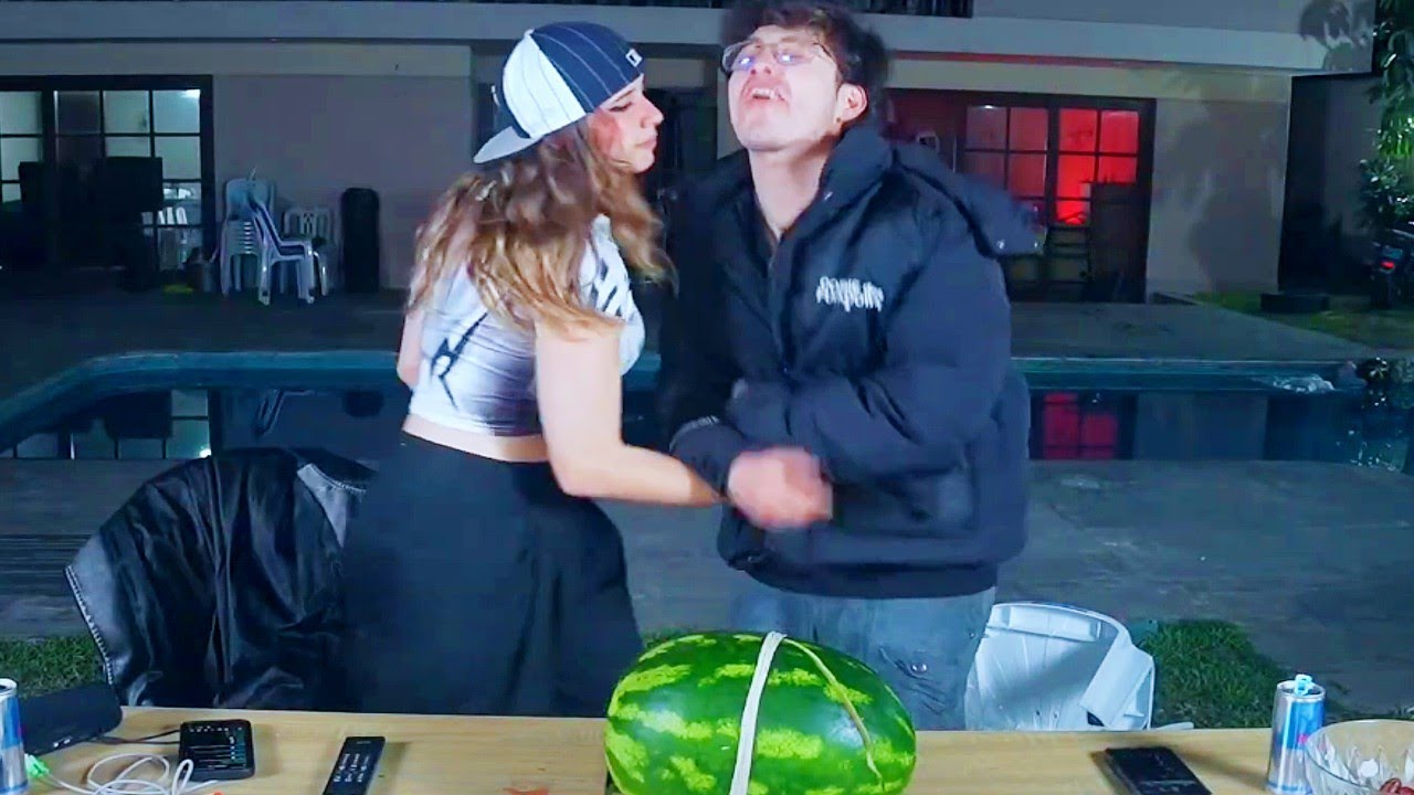 Emikukis agrede a Glogloking xDDD