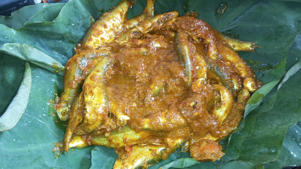 আজকের রেসিপিটা চুনো মাছ কচুর পাতায় ভাপা #cooking #homecuisine #food 