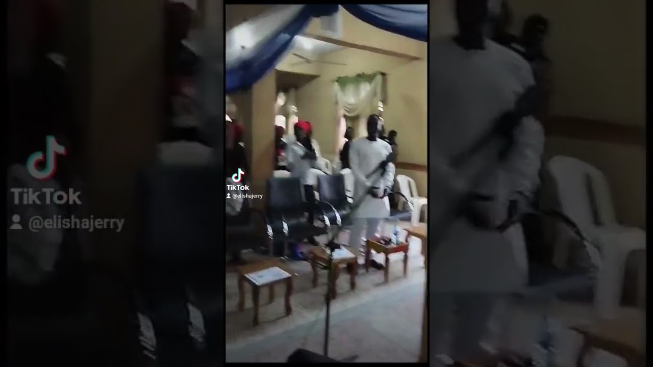 mu yabi ubangiji by James azia, conducted by ELISHA JERRY, performed by mado LCC CHOIR Jos Nigeria.