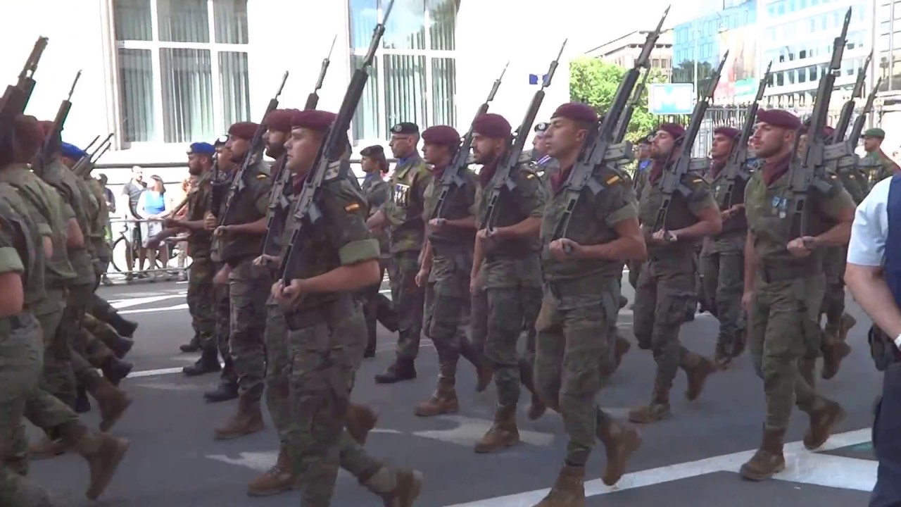 La Fête Nationale belge (défilé militaire)
