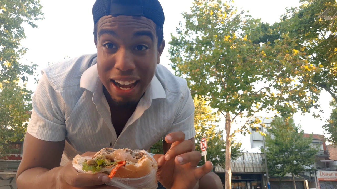 Comiendo HAMBURGUESA  en el CARRO DE PERNAS  URUGUAY🍔