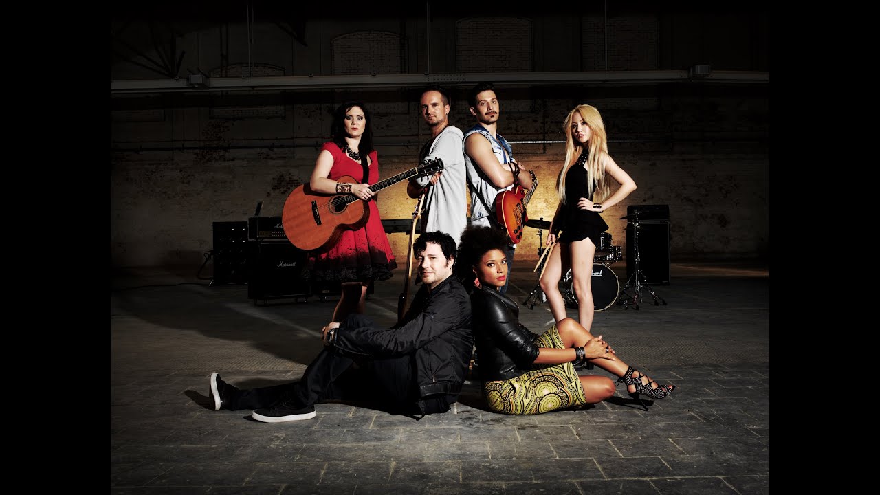 GLOBAL ROCKSTAR UNITED - To the Moon (official video)