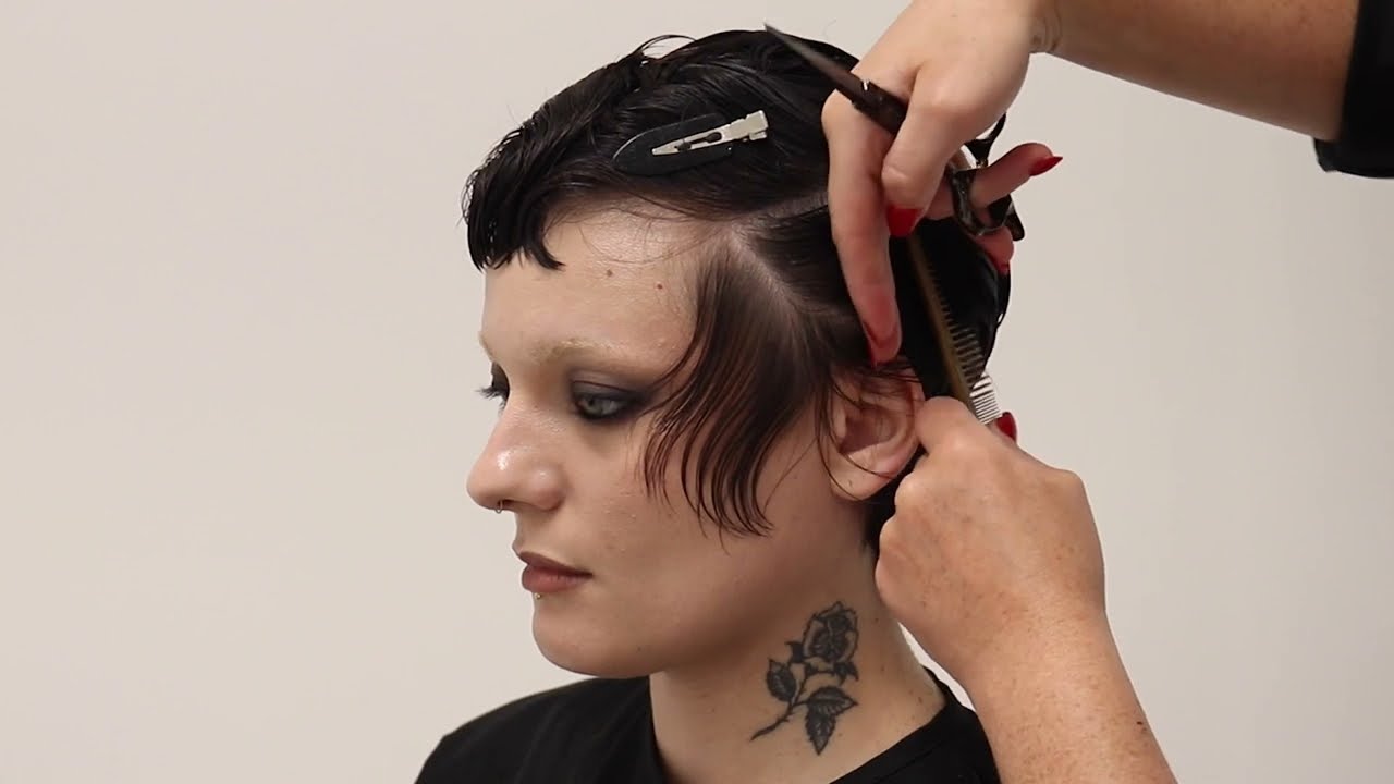 How to create Women's short creative pixie haircut