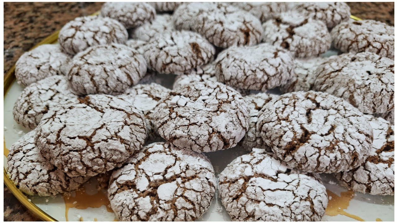 هي معلكة نيت بلا زبدة بلا زيت وبلا دقيق مشققة بتينة ومعلكة ناجحة بمقادير مضبوطة جربيها فأخر لحضة 