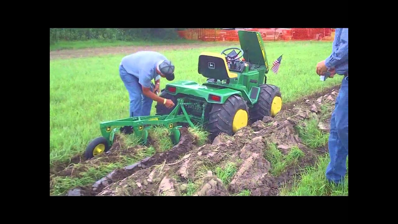 Custom John Deere Garden Tractor at Little G 2010