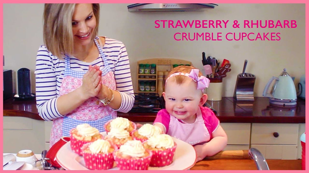 Strawberry & Rhubarb Crumble Cupcakes!