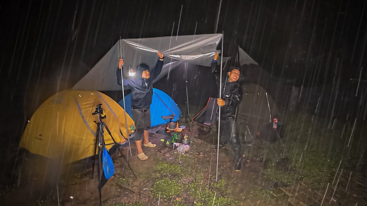 CAMPING UNDER HEAVY RAIN - MALICO | FKM ADVENTURE SCOOTERS