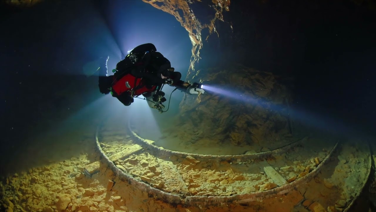 Cave Dive Hollis Rebreathers