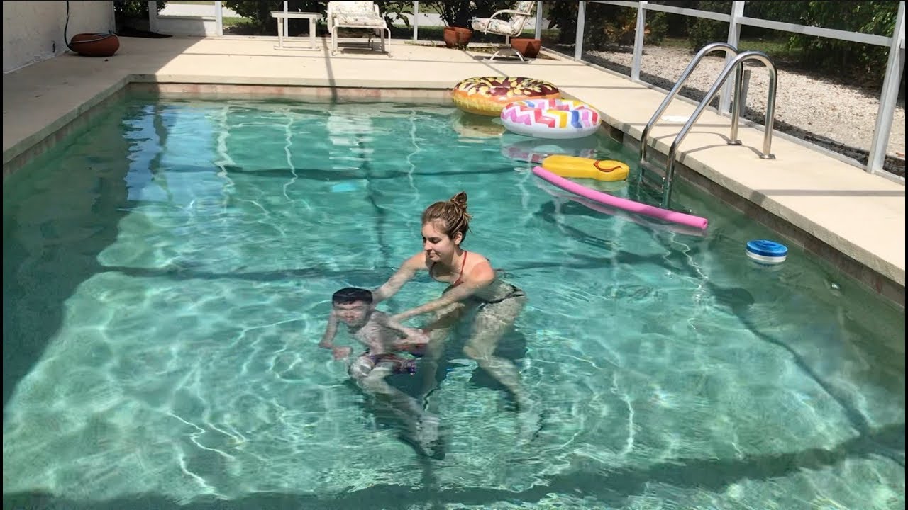 Hannah's Dare - Talking to Strangers - Disabled Dolphin | Marco Island Part One / Squirmy and Grubs