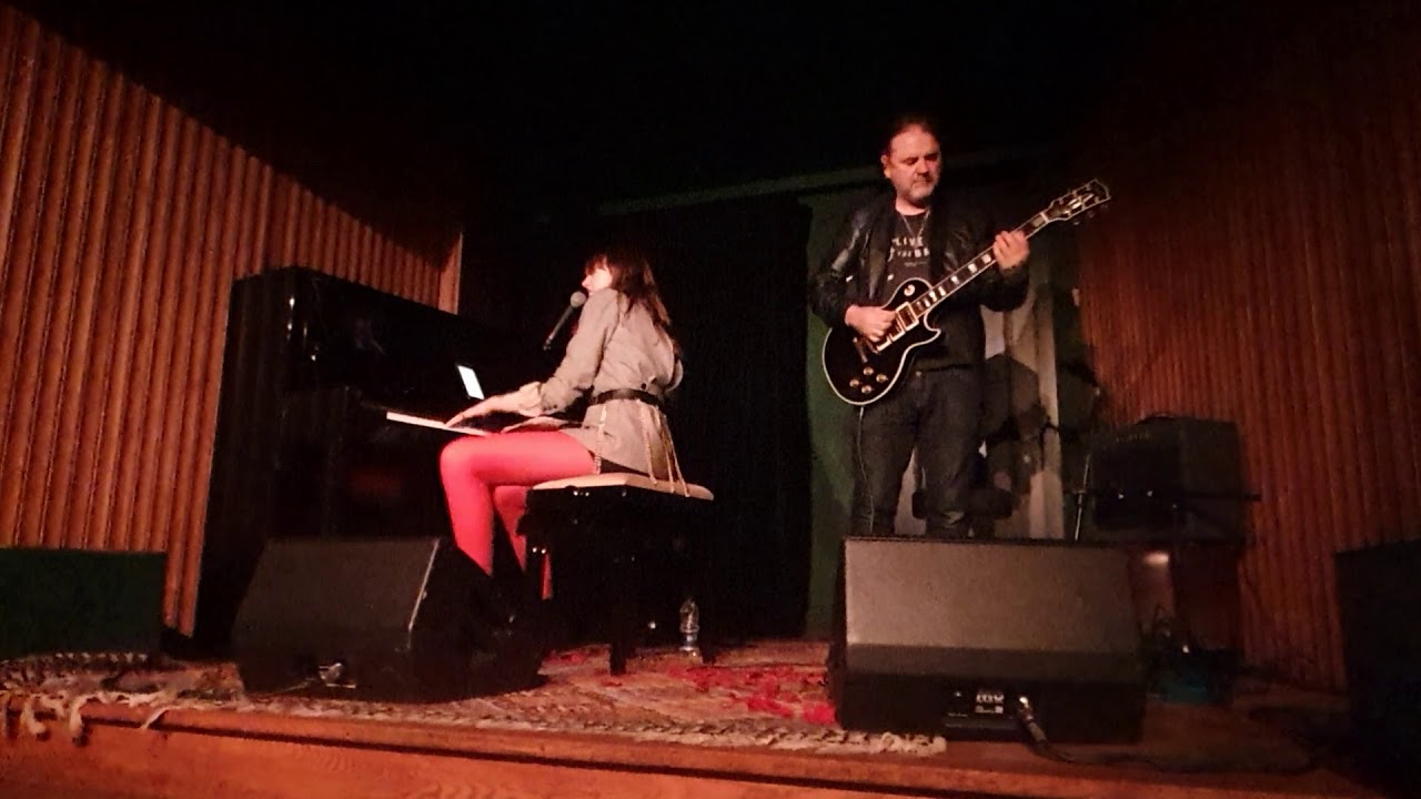 Diane Birch plays Boys on Canvas