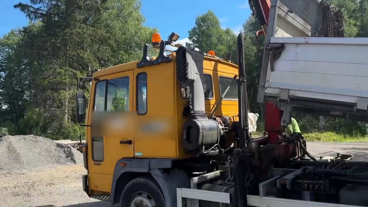 1997 Volvo FL6 Crane truck w/ 3-way Tipper.