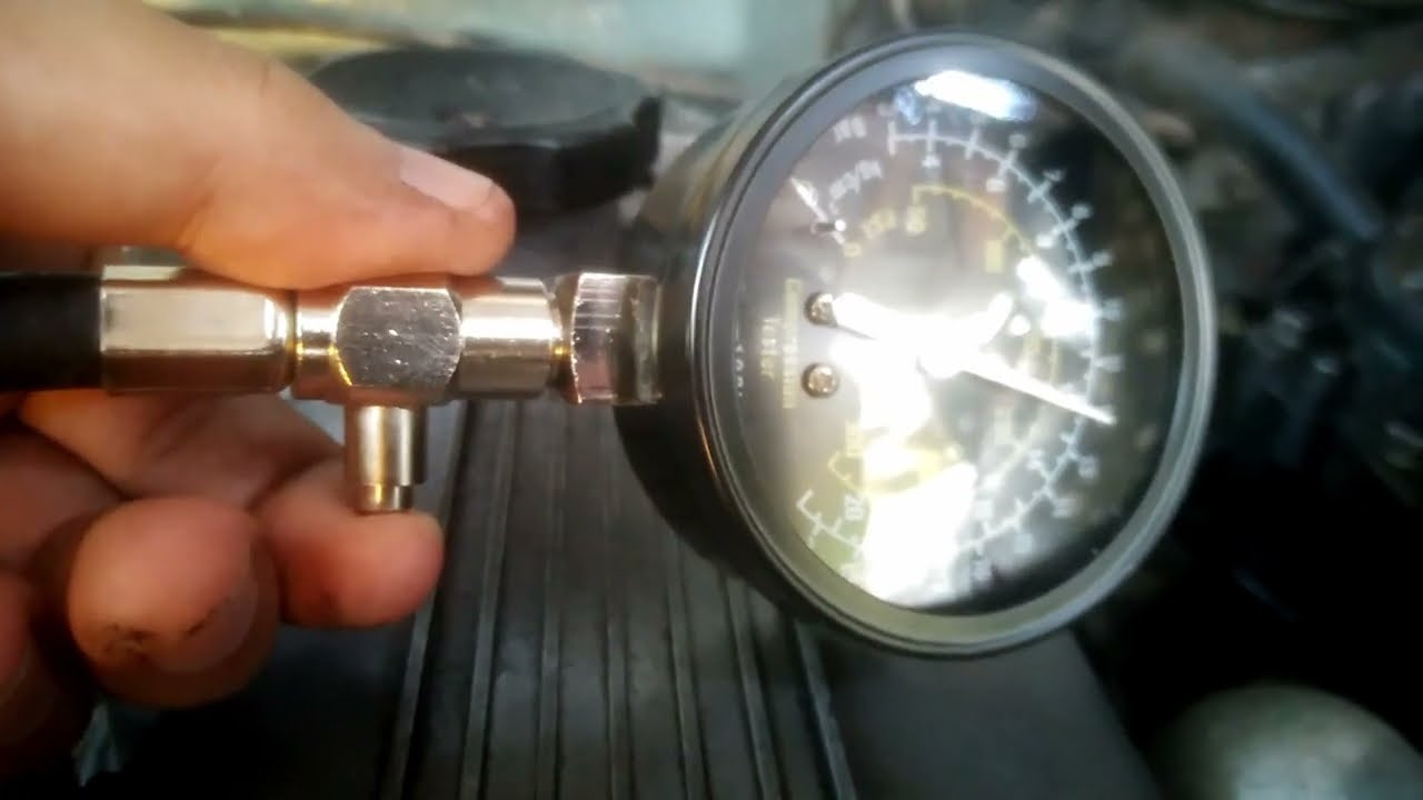 Compression Testing The 4G33 Engine  Mitsubishi Lancer Boxtype (三菱ランサーEX / A173 Lancer / Lancer SL)