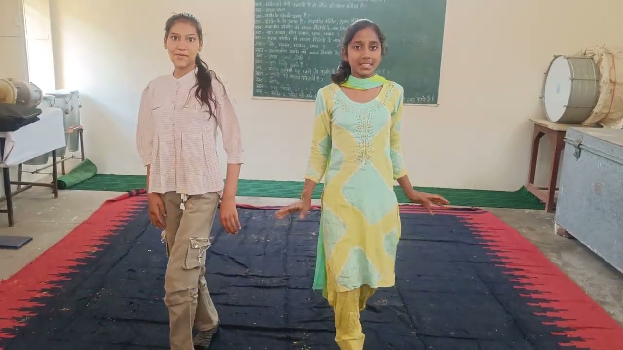 रंग लेके खेलते गुलाम लेके खेलते 