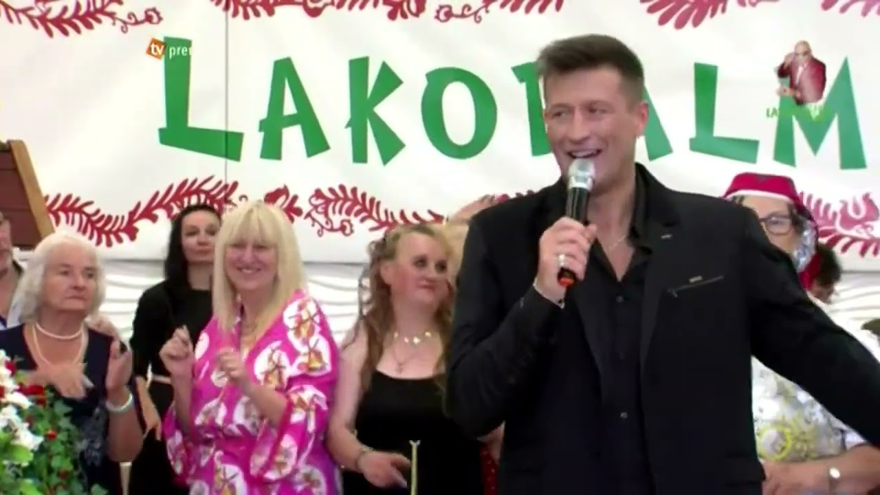 Varga Vince: Kocsmárosné szép virágom! Lakodalmas cimű tv műsor.