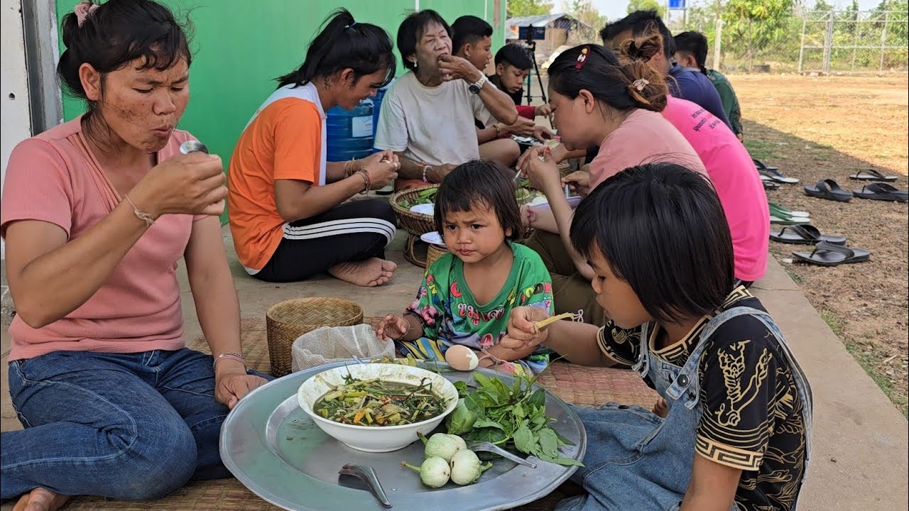 #น้องเอเซียผู้น่าสงสารชอบกินอาหารรสจัดแกงหน่อไม้ใส่ผักขะ28 กุมภาพันธ์ ค.ศ. 2026