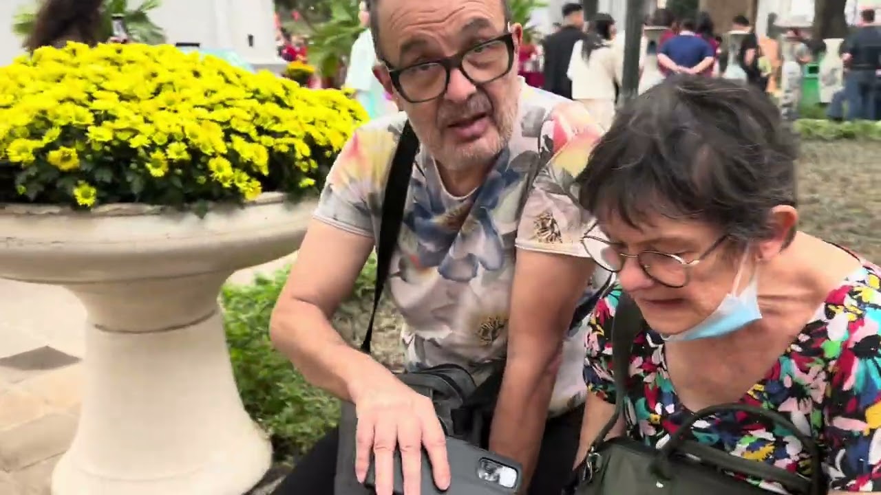 Mùng một tết tại Hà Nội làm gì và đi đâu?