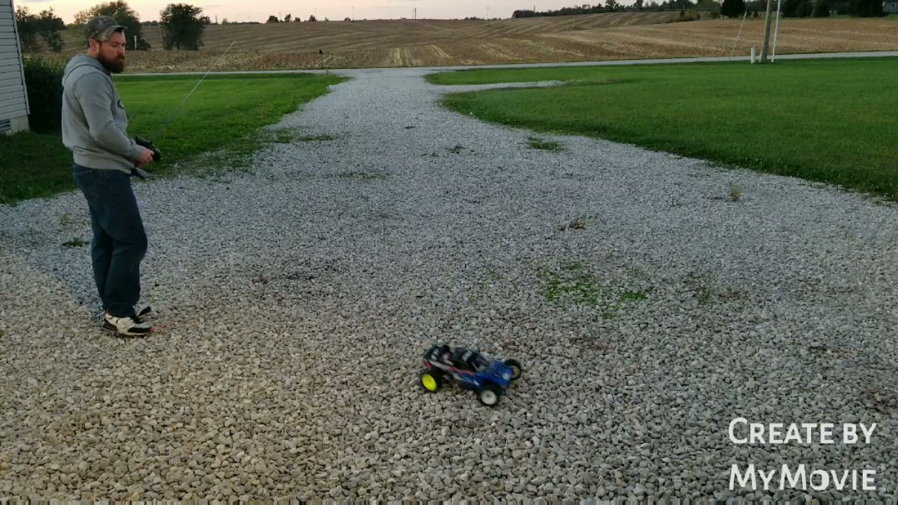 NITRO RC10GT2 Team Associated Stadium Truck Rippin!