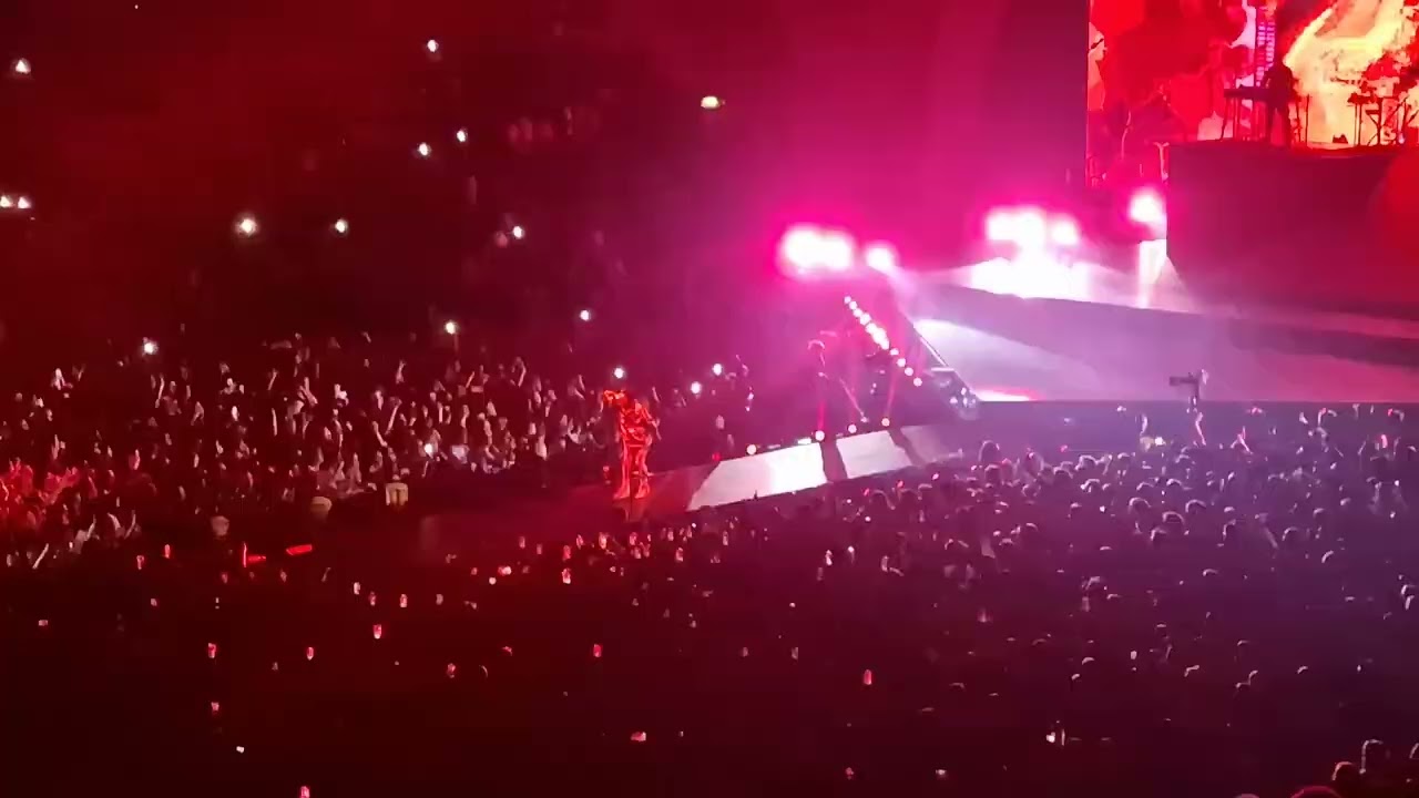 Billie Eilish therefore I am. Manchester Arena 07/06/22
