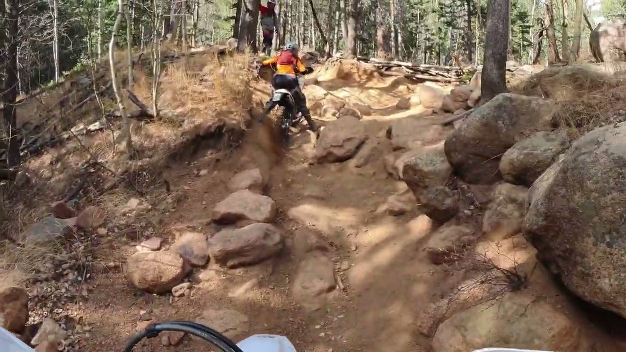 Husky 501 on Single Track: Pipeline