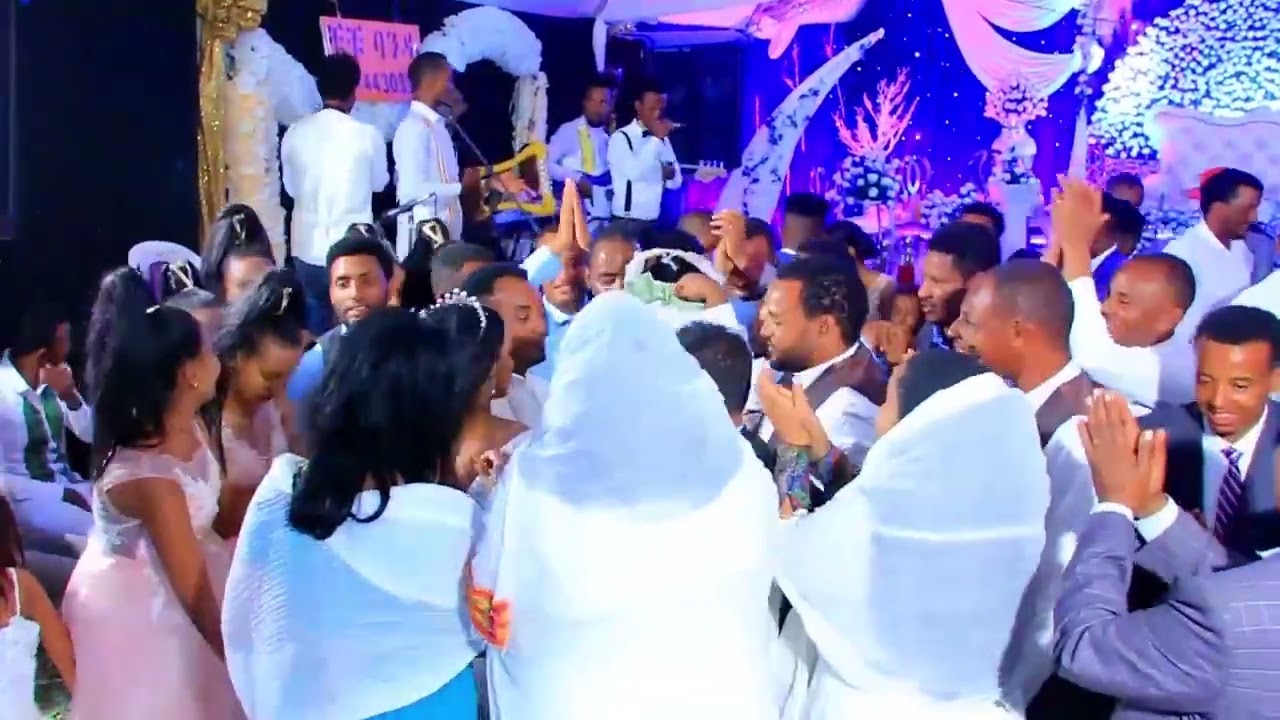 መሓመድ (ጣምቢቃ) ኣብ መርዓ ዕዱማት ዘስደመመ ደርፊ (ኣዉሎ)