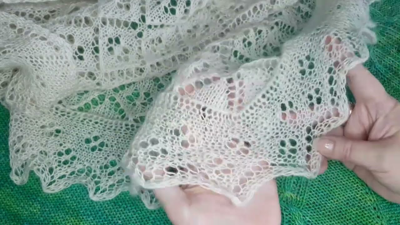 Шаль с красивой каймой.