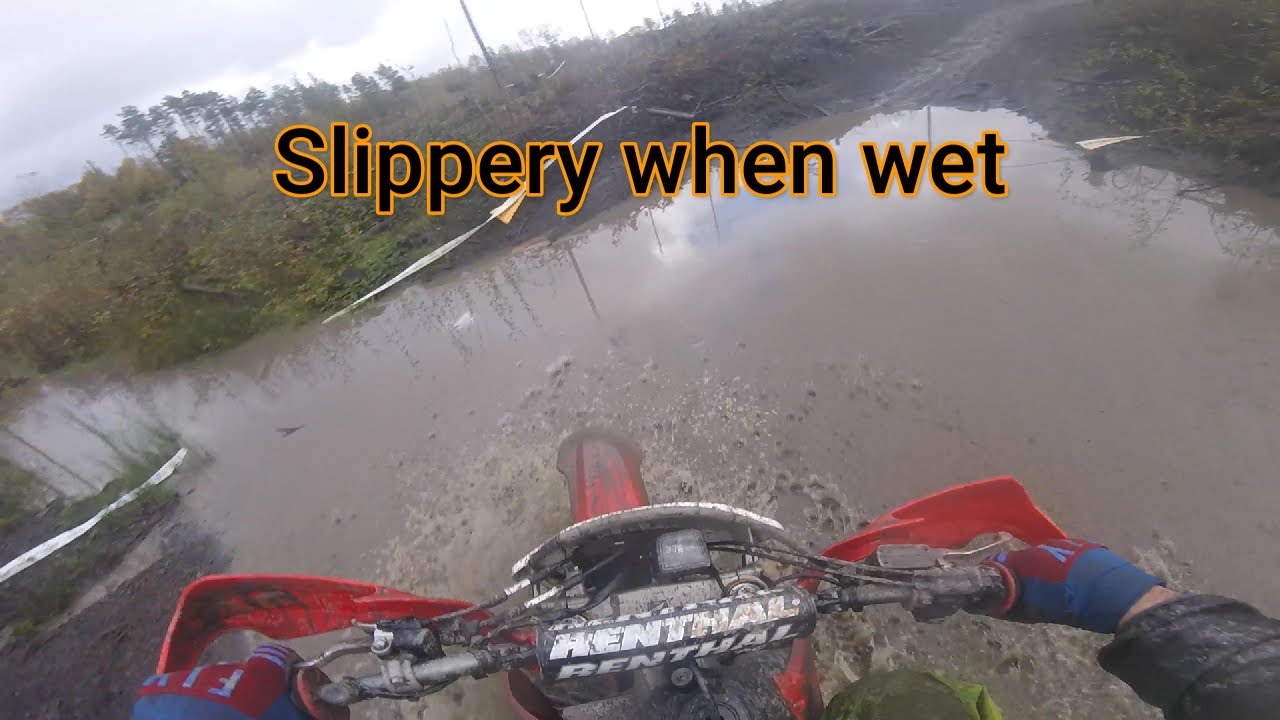 Enduro World Wales Splashing around in puddles
