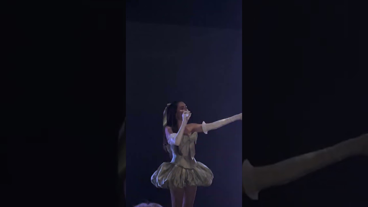 Madison Beer - Stained Glass (Vertical Fancam) | Life Support Tour | London | 13/04/2022