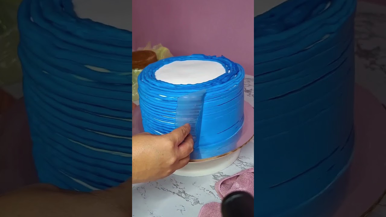 Te ense&ntilde;o a pintar color azul rey en chantilly #parati #viralcake #tartaspersonalizadas #chantilly