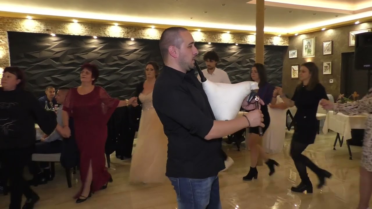Сватбено