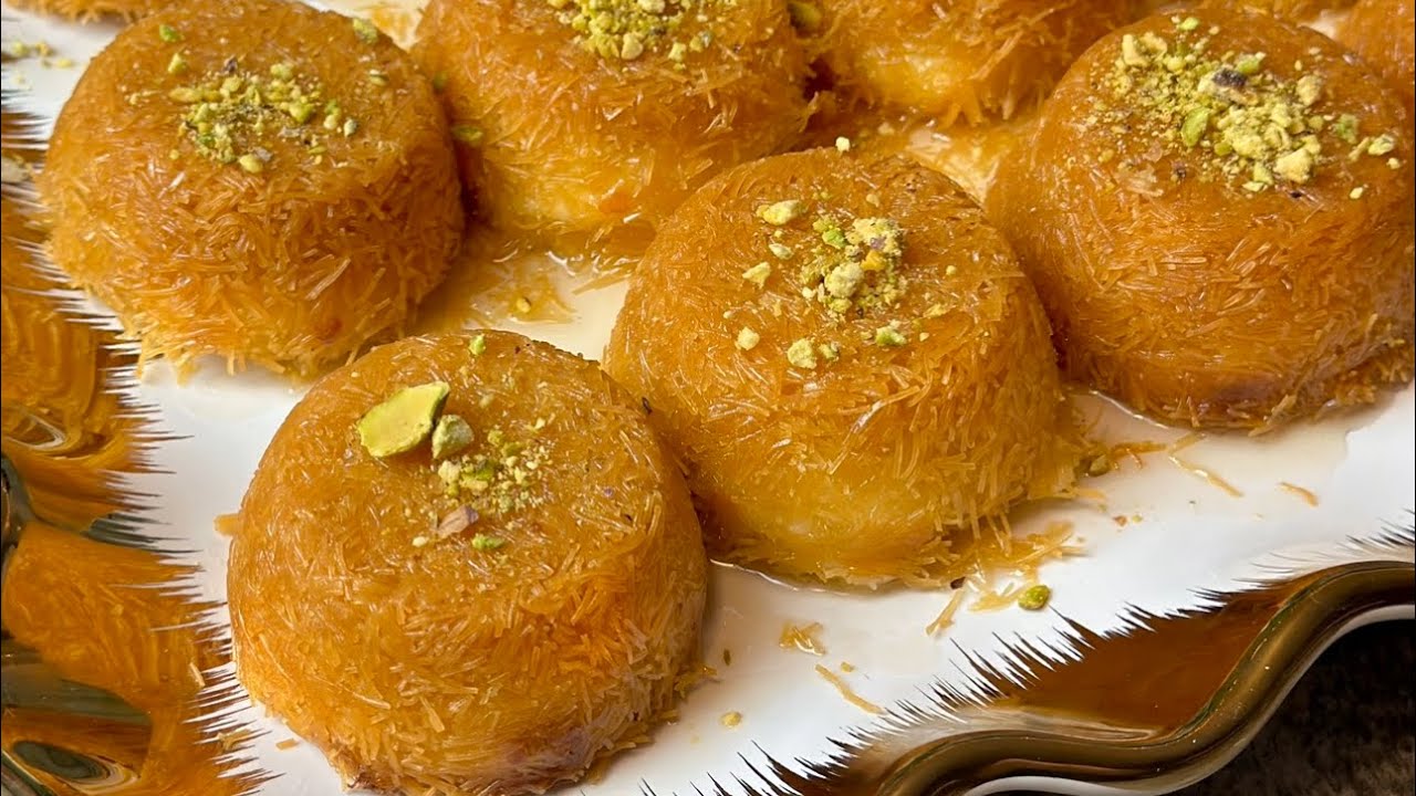 كنافة كاب كيك لذيذة مقرمشة من بره ومليانة قشطة من جوه