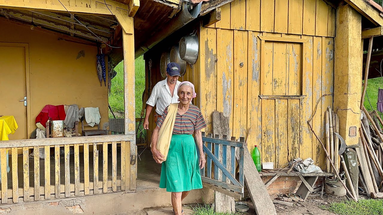 Depois de cinco anos ￼ sem ￼ sair do seu sítio, levei a dona Vicentina para visitar suas filhas…