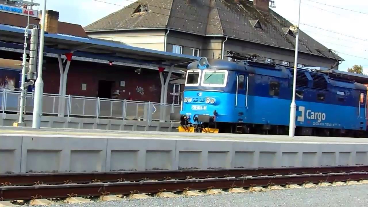 Rozjezd  lokomotiva 130 031-8 s nákladem v Olomouci