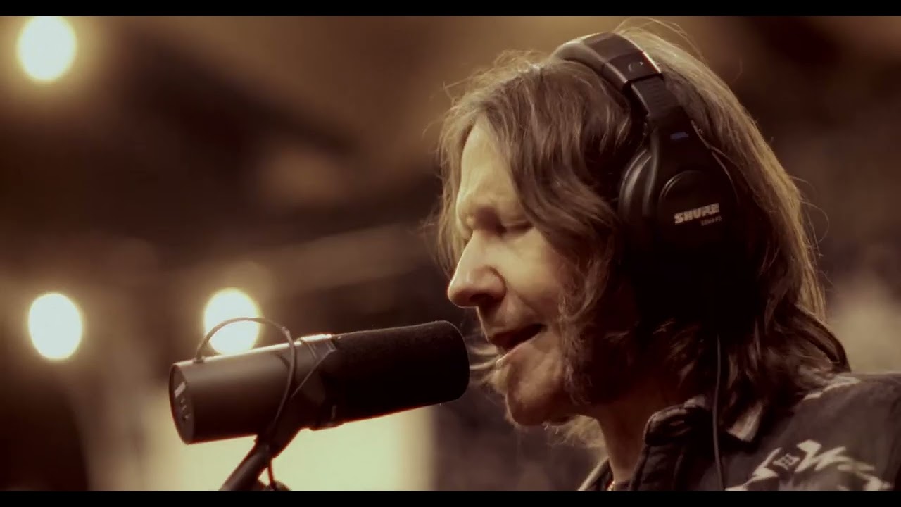 Blackberry Smoke - Run With The Pack (feat. Paul Rodgers and Brann Dailor) (Official Music Video)