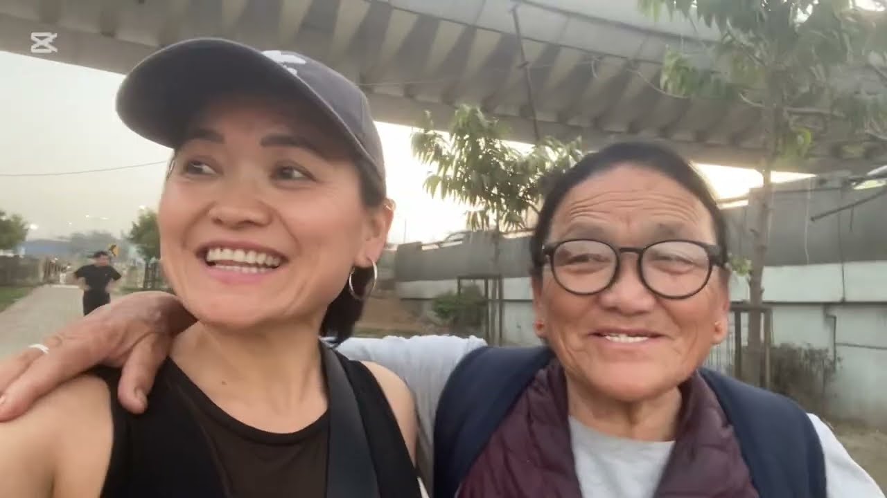 Park walks with mom, surprise workout buddy, and ending the day with drinks.