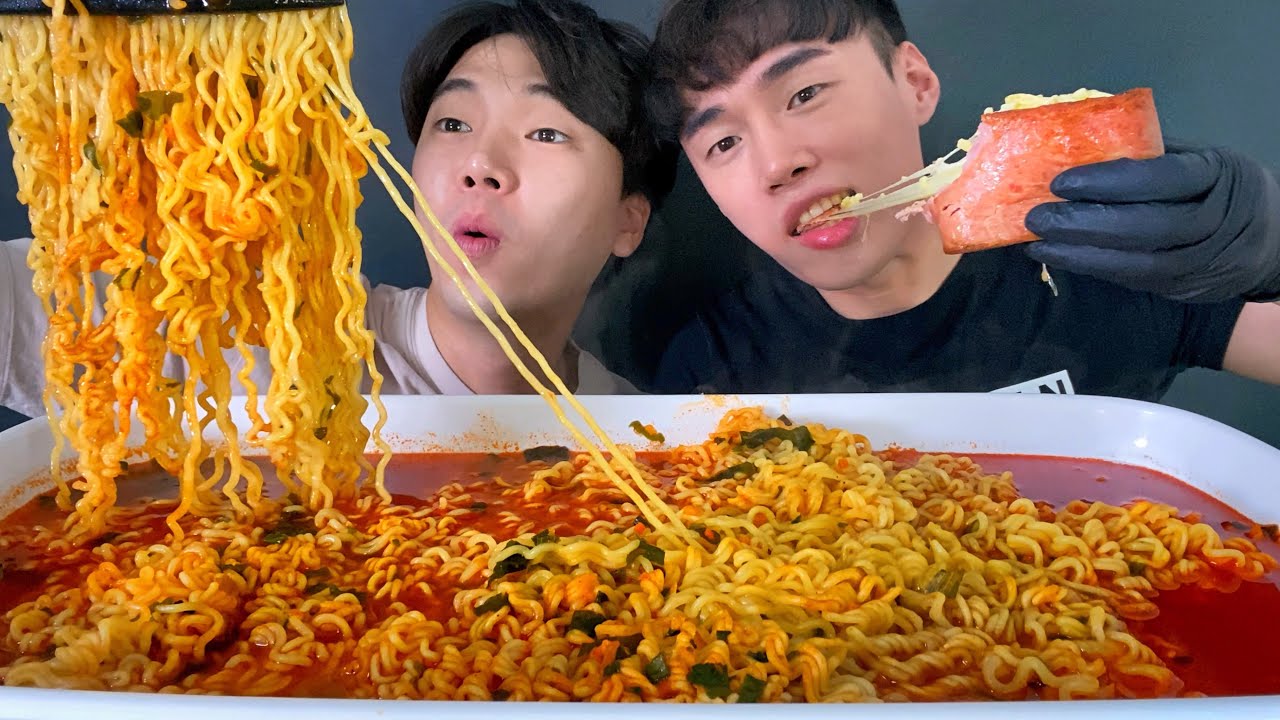 ASMR MUKBANG 스코빌 14,444 ! 국내에서 가장 매운 라면 - 불마왕 + 통스팸 모짜렐라 먹방 SPICY NOODLES + SPAM EATING SOUND