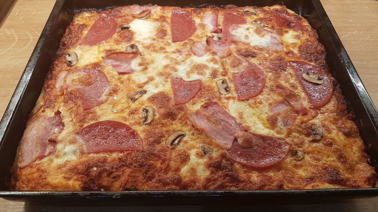 Pizza Rodzinna cała blacha z piekarnika:)