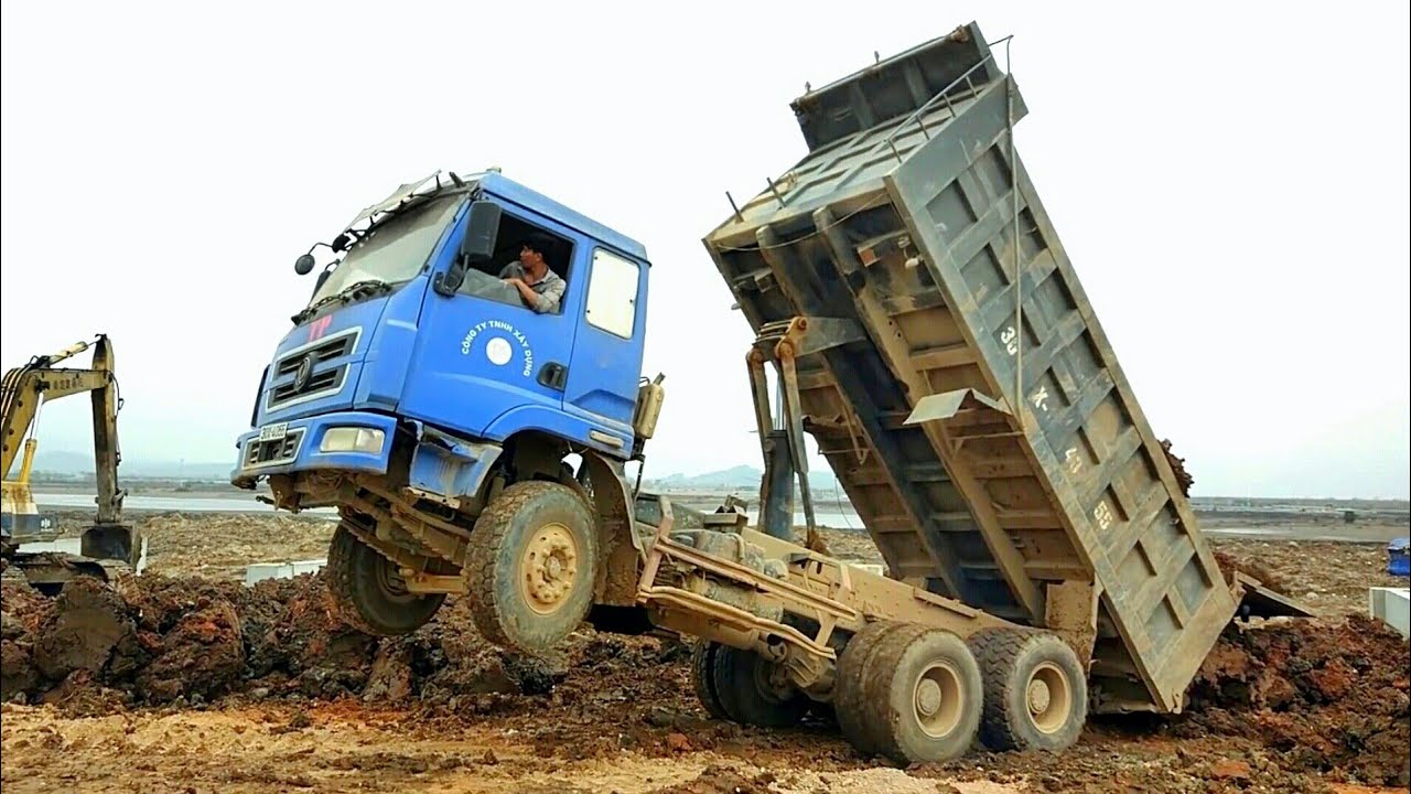Xe ô tô tải ben đổ đất, máy xúc, máy ủi làm việc | dump truck, excavator, bulldozer | Tientube TV