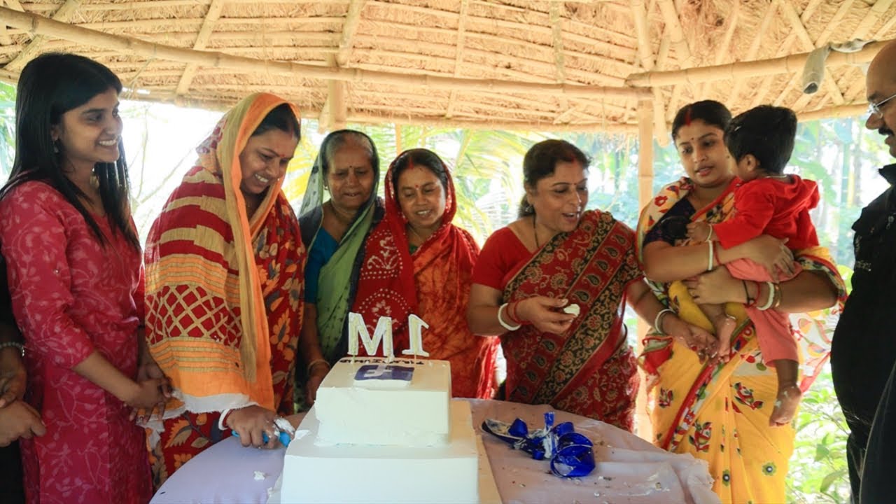 Facebook 1 million Celebration তার সাথে পরিবারের সবাই মিলে একসাথে বিরিয়ানি খাওয়া |