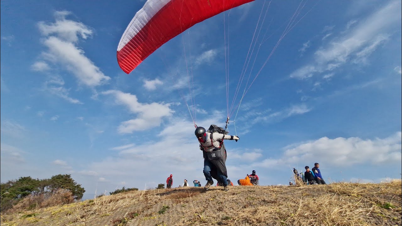 25년 11월 23일 금산 덕기봉 Paragliding....많은 패러인들 좋아 좋아, 늦은 비행은 도움이 안되네.