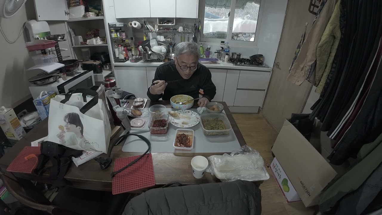 2026.02.17 산골오지 홀로서기 ~ 늦은 점심 구정에도 나홀로 식탁