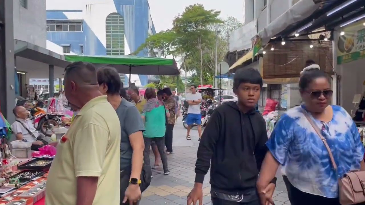 Berjalan di Pasar Walk Chowrasta, George Town , Pulau Pinang 