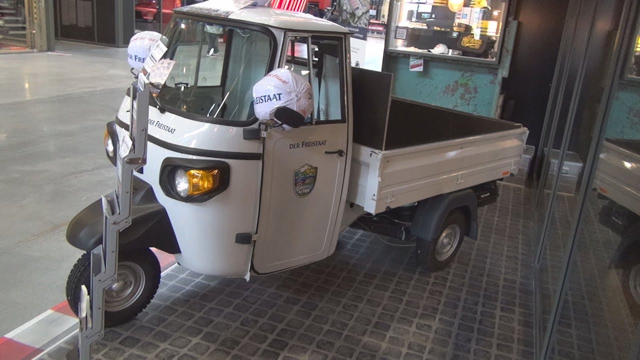 Piaggio Ape Classic White Tipper Truck Exterior and Interior