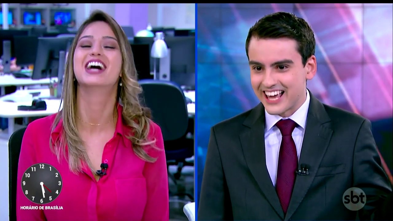 [PRIMEIRO IMPACTO- 14.02] Dudu Camargo presenteia Marcela Munhoz com um modulador de  babyliss