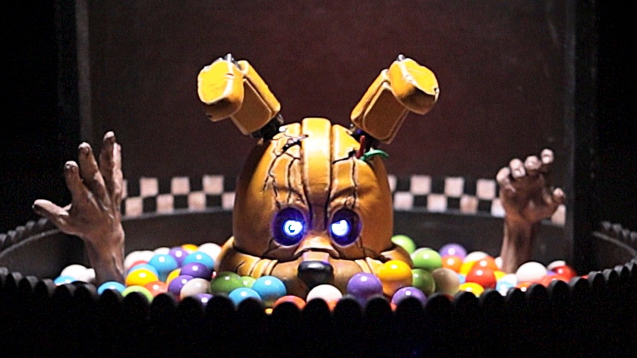 I made a realistic FNAF diorama and it is terrifying