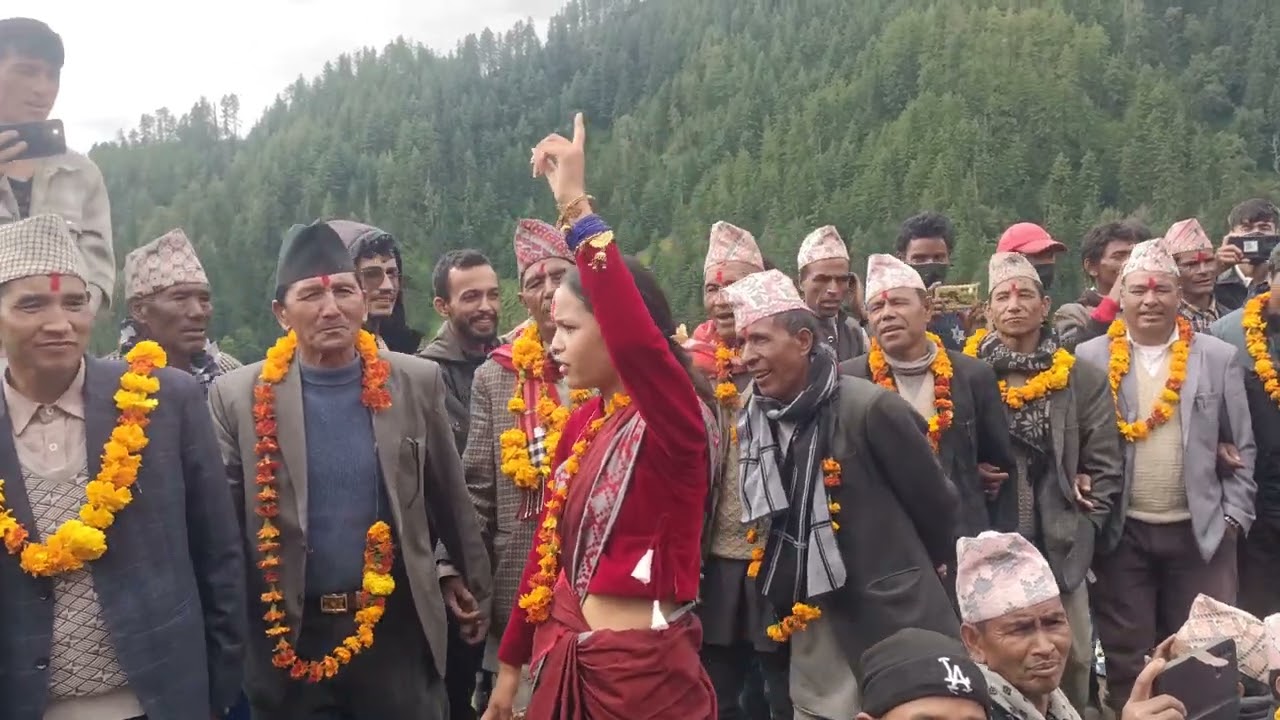 केपी बा काे ढाेणाे, तुम्माे काङ्ग्रेस बनेकै छ, बिपना सिँहले भनेपछि डबल शाहीले हँसाउनु हँसाए ।।