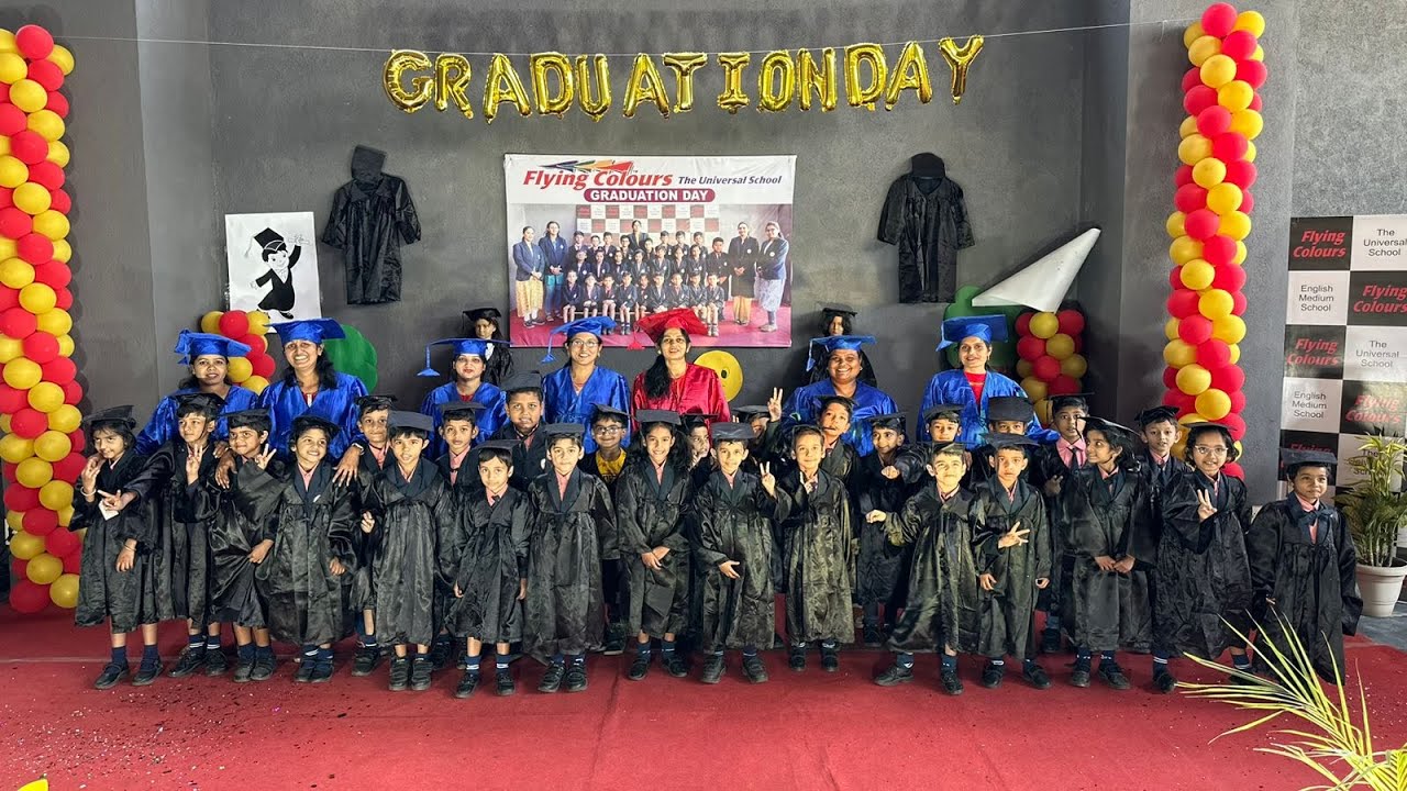 Graduation day of kindergarten / FLYING COLOURS THE UNIVERSAL SCHOOL NASHIK
